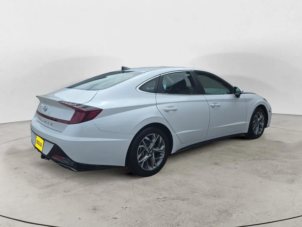 Used 2022 Gray Hyundai SEL image 5