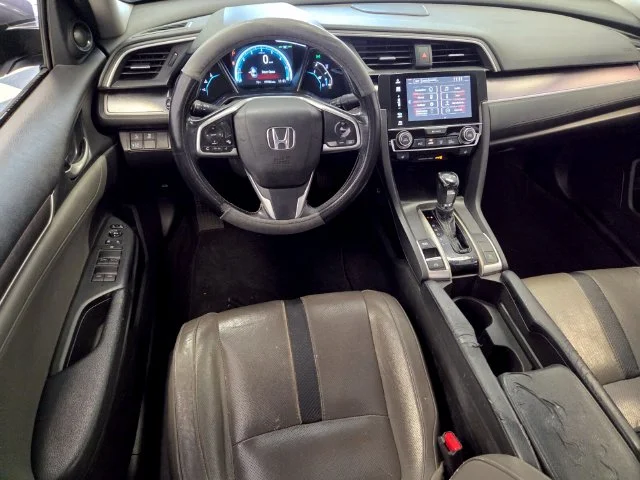 Used 2017  Honda Touring image 14