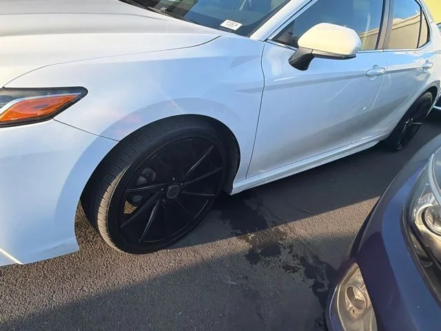 Used 2018 White Toyota SE image 19