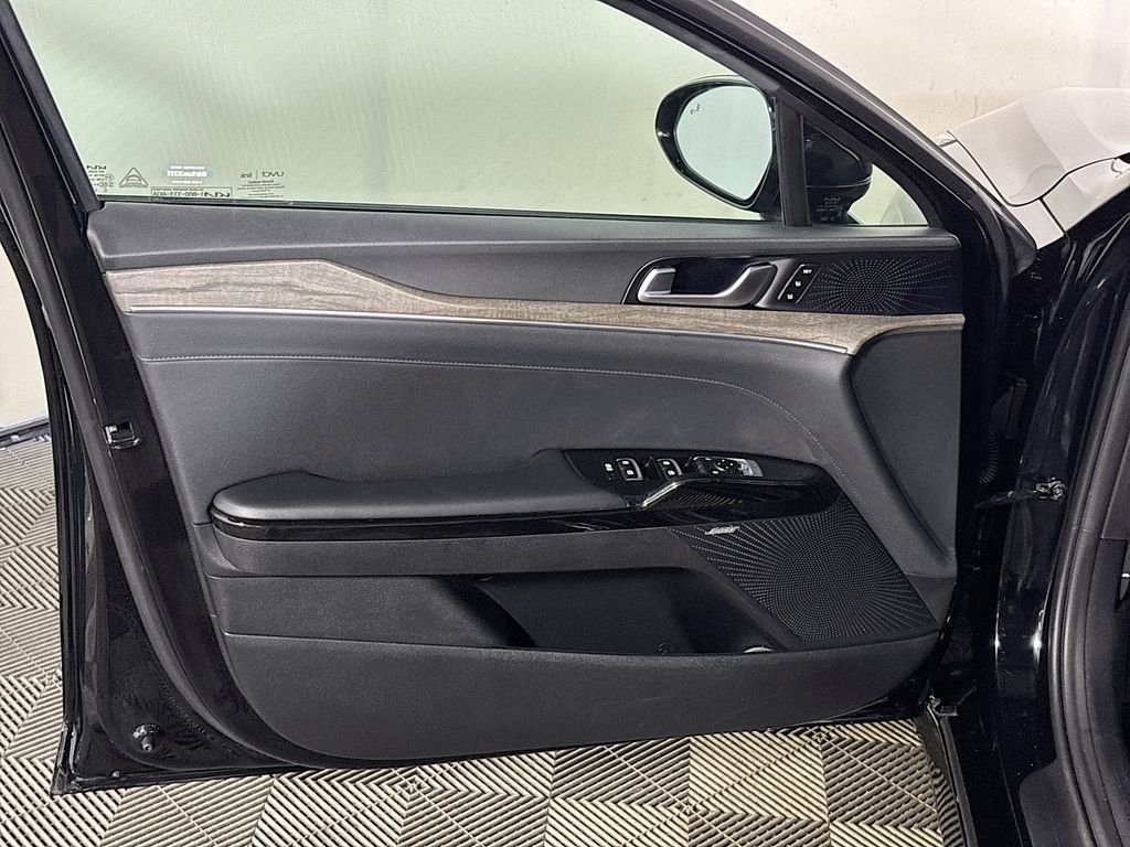 Used 2022 Ebony Black Kia EX image 10