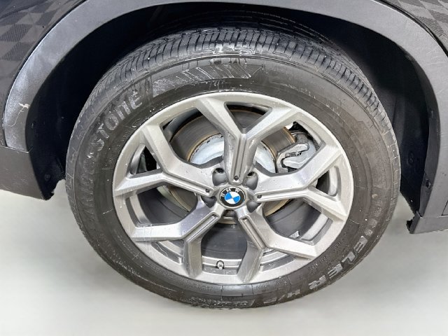 Used 2024 Black Sapphire Metallic BMW sDrive30i image 29