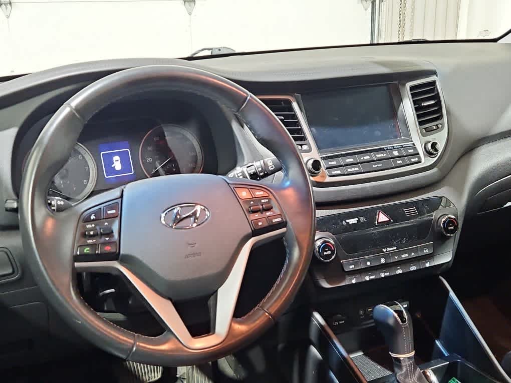 Used 2017 Black Noir Pearl Hyundai SE Plus image 9