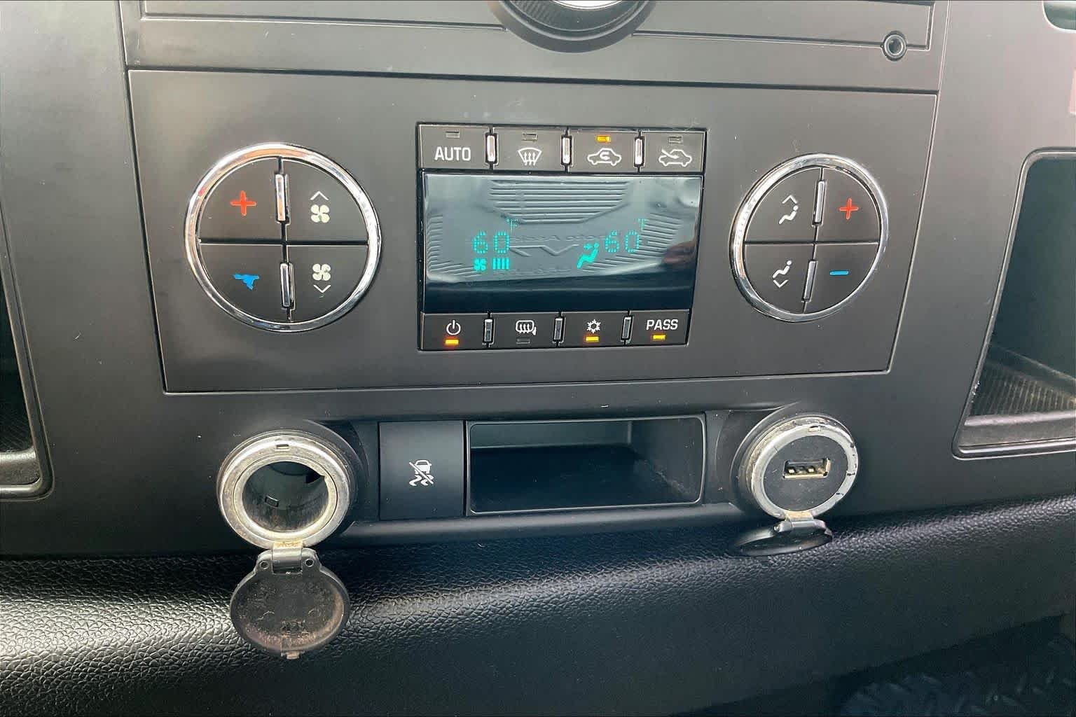 Used 2011 BLACK Chevrolet LT image 29