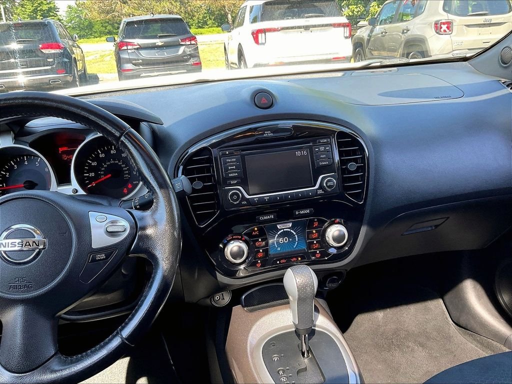 Used 2016 White Nissan SV image 18