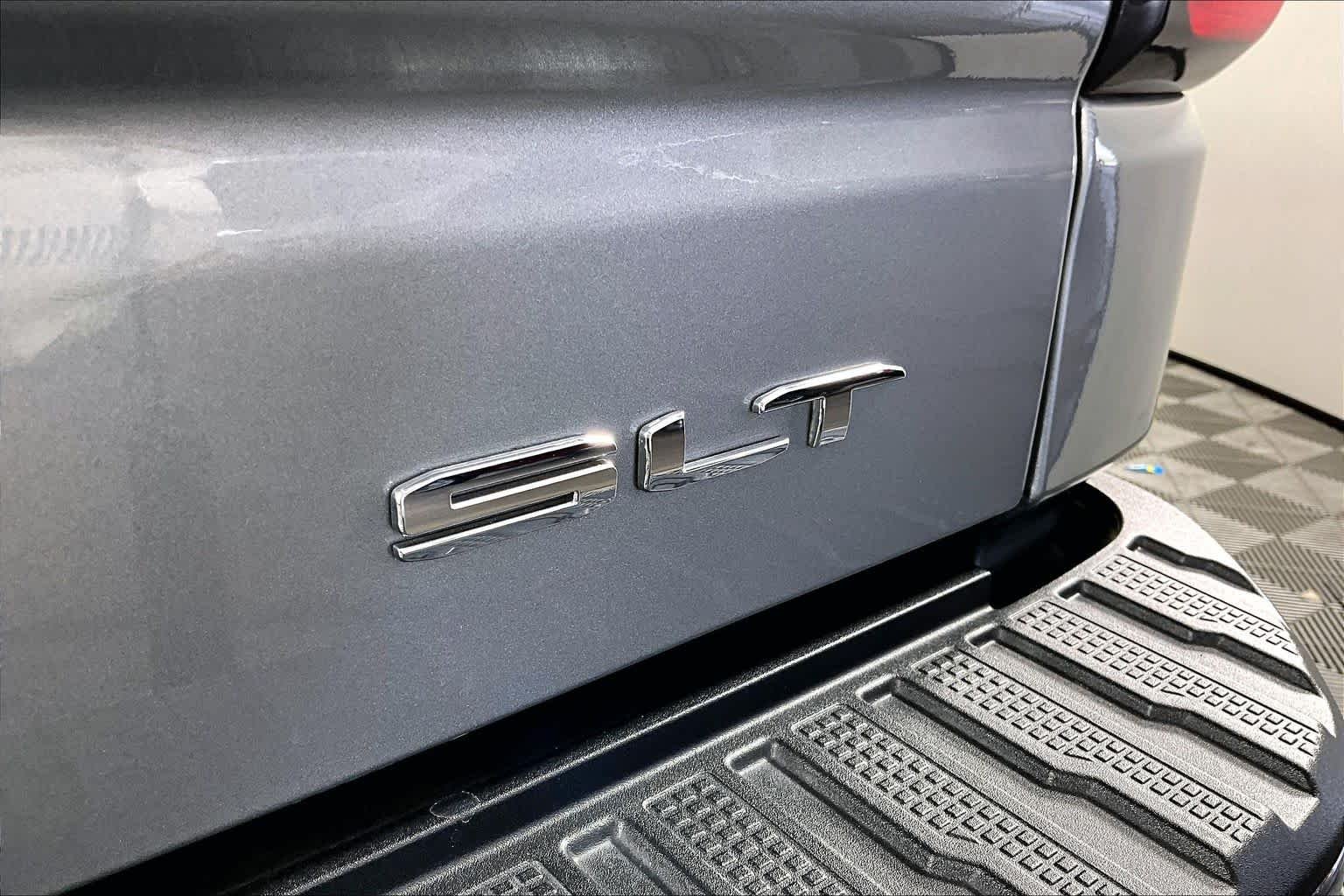 Used 2023 Sterling Metallic GMC SLT image 10