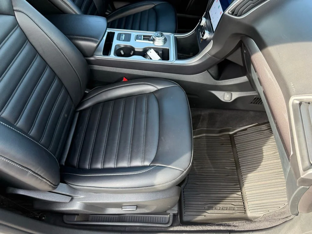 Used 2023 Silver Ford SEL image 61