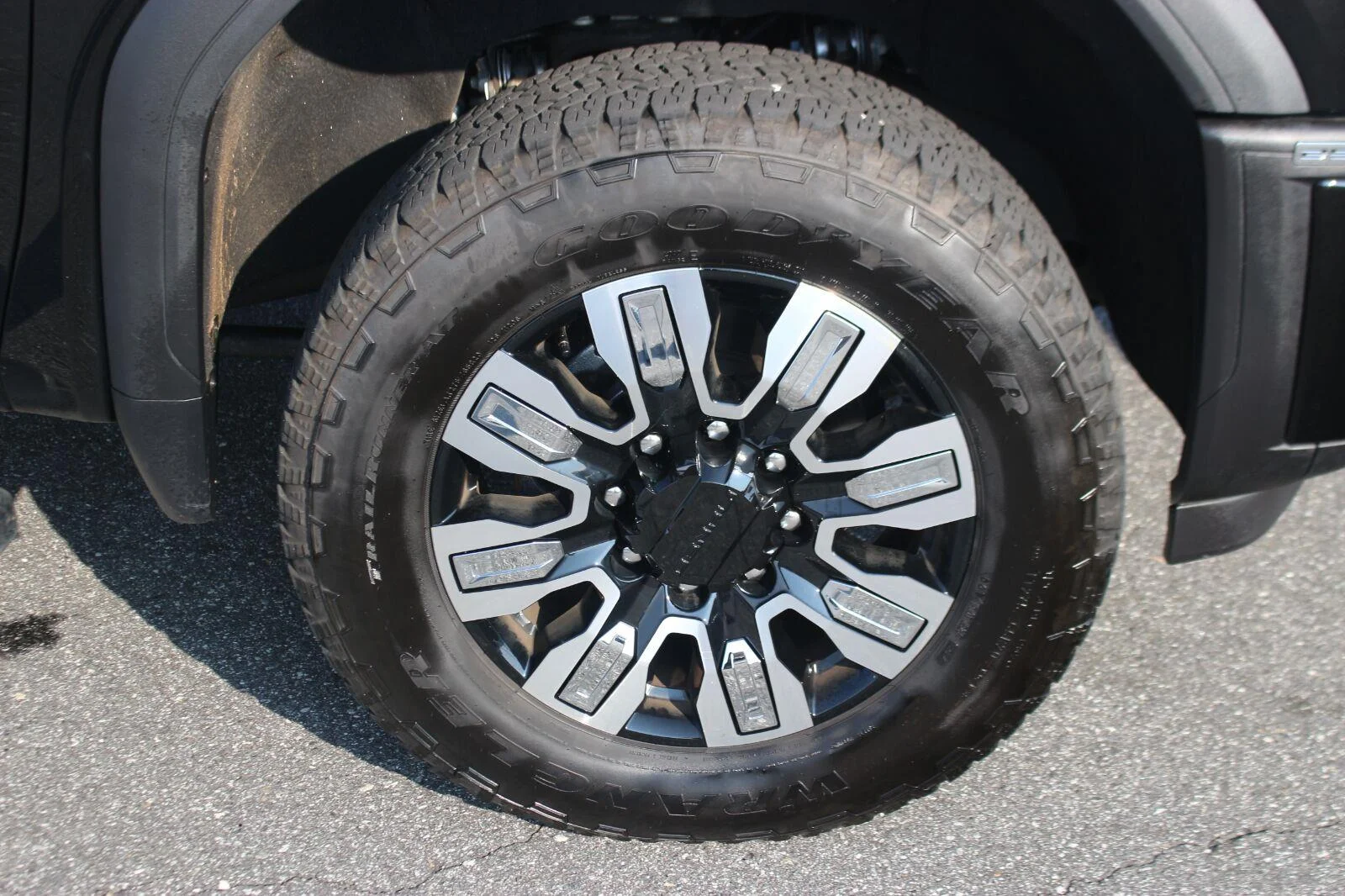 Used 2025 Onyx Black GMC Denali image 36