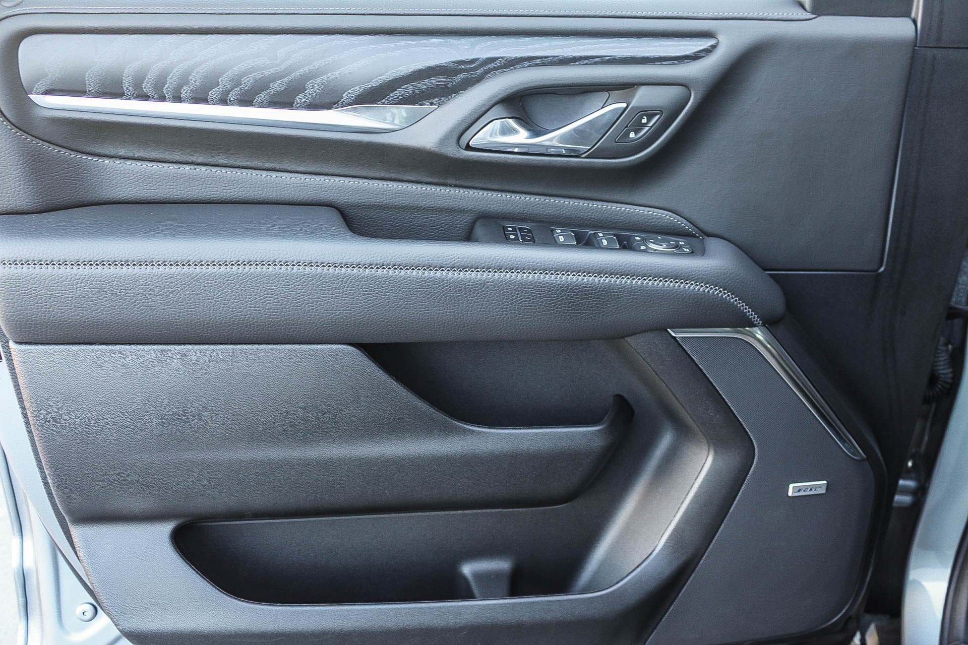 Used 2024 Sterling Metallic GMC Denali image 21