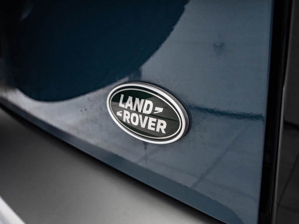 Used 2023 Tasman Blue Metallic Land Rover S image 18