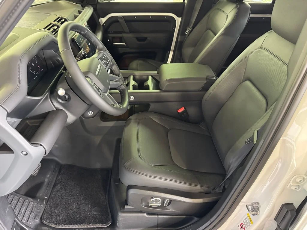 New 2026 Fuji White Land Rover X-Dynamic SE image 8