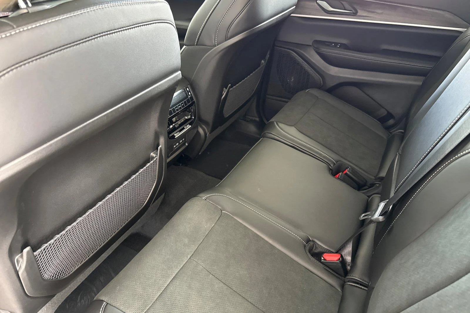 New 2026 Baltic Gray Metallic Clear-Coat Exterior Paint Jeep Laredo Altitude image 11