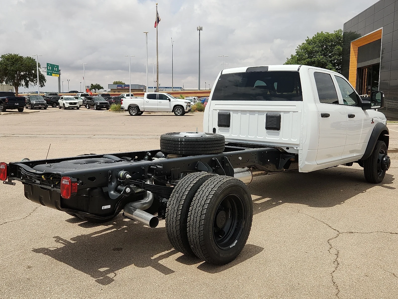 New 2026 Bright White Clear-Coat  Paint Ram TRADESMAN  CREW  4X4 84