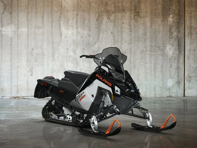 2027 Polaris® 650 INDY SP 137 White Lightning / Gloss Black / Or 