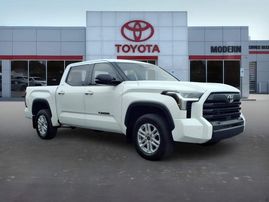 Used 2023 Ice Cap Toyota SR5 image 9