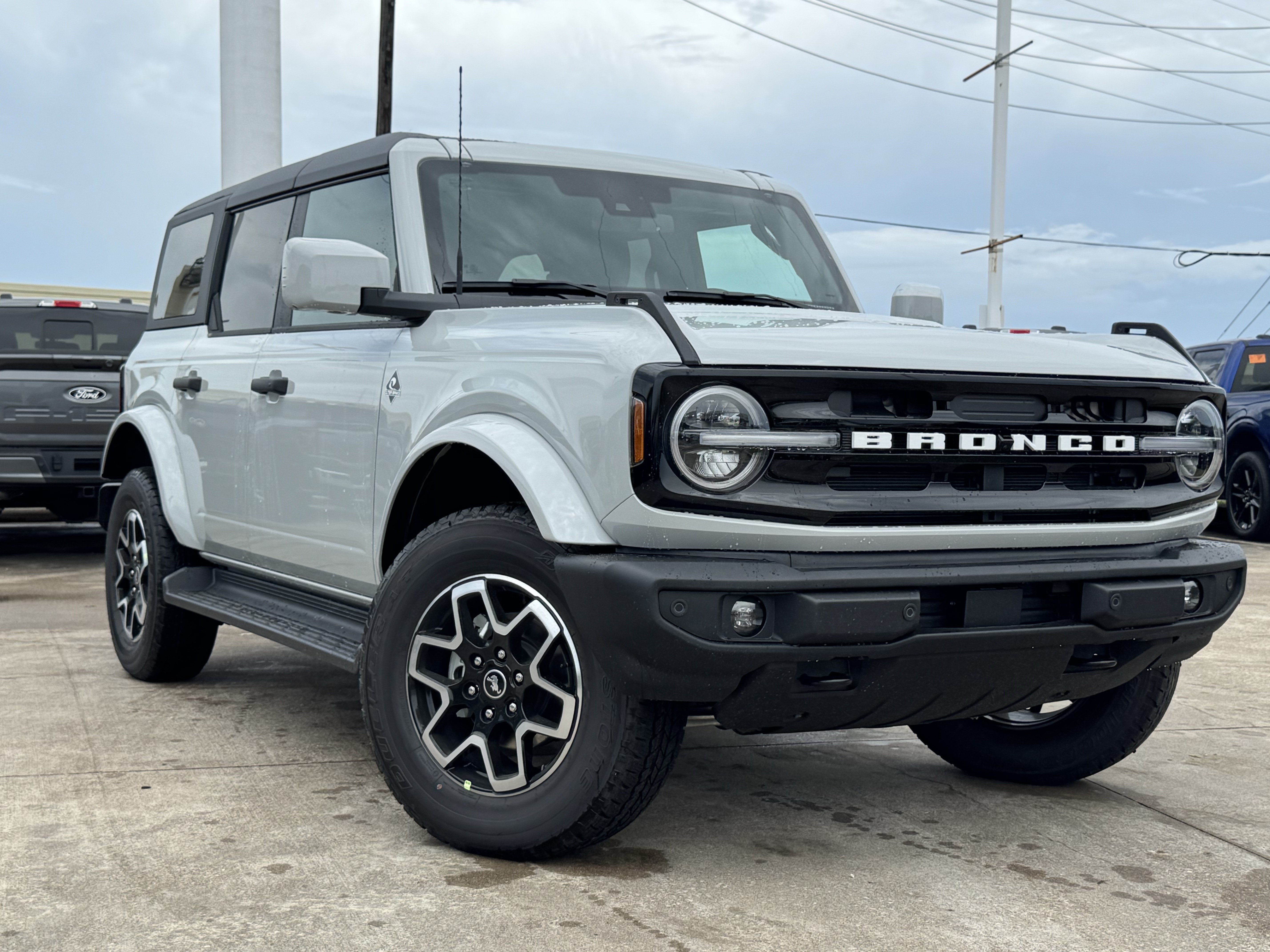 New 2026 Avalanche Ford Outer Banks image 2