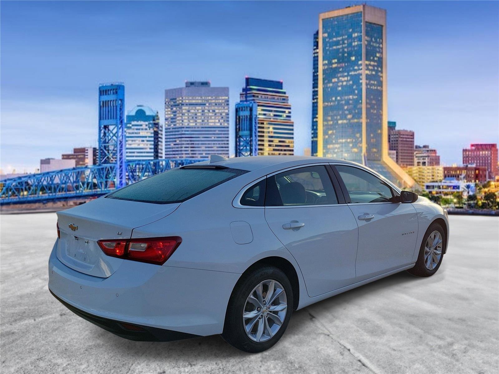 Used 2024 Summit White Chevrolet LT image 3