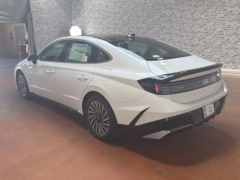 New 2027 Serenity White Hyundai Limited image 5