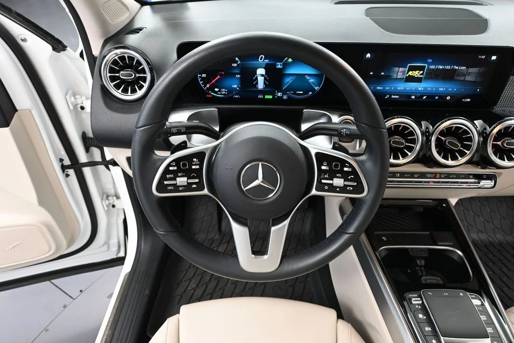 Used 2022 White Mercedes-Benz 300 image 27