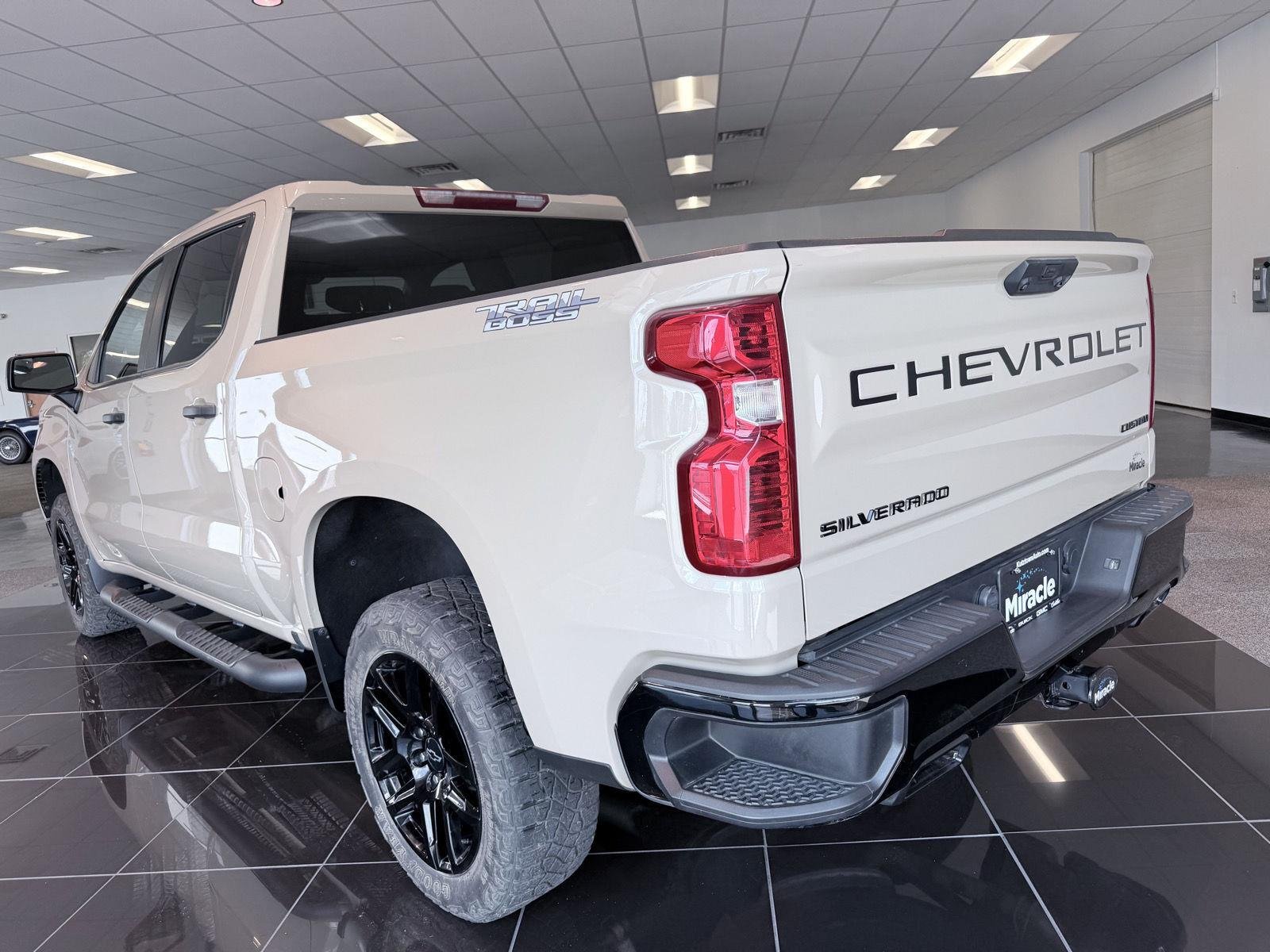 Used 2023 SAND DUNE METALLIC Chevrolet Custom Trail Boss image 5