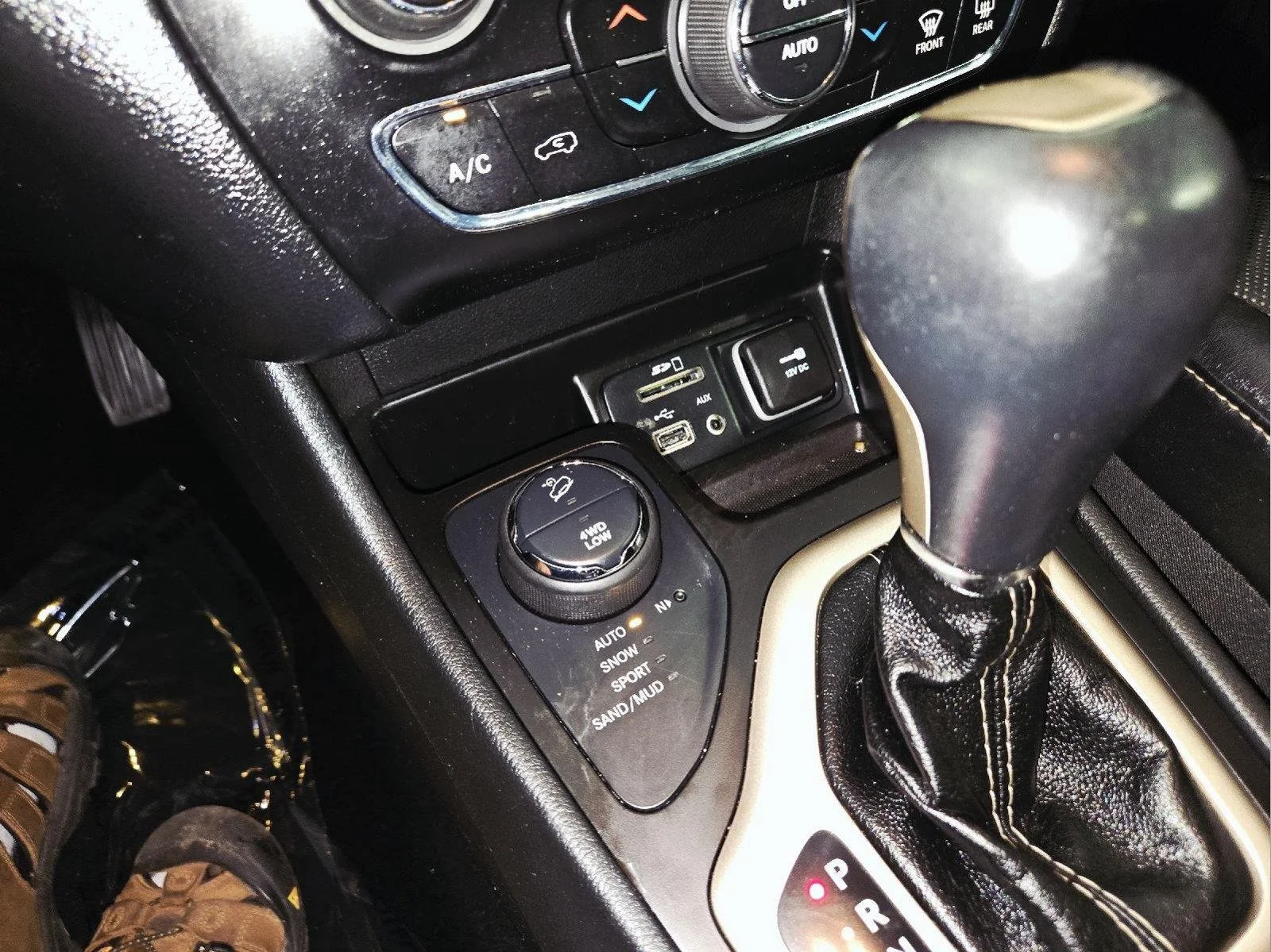Used 2014 Brilliant Black Crystal Pearlcoat Jeep Limited image 38