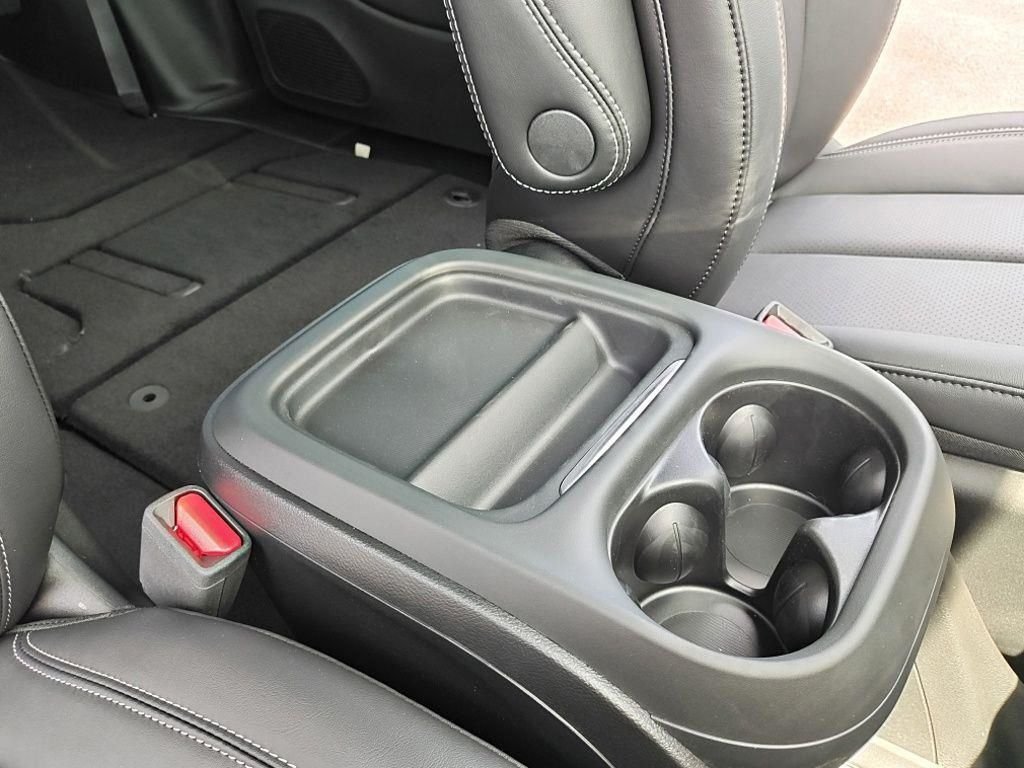 New 2027 Red Hot Pearl-Coat Exterior Paint Chrysler Select image 39