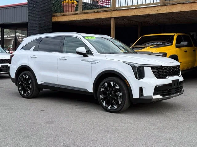 Used 2025  Kia X-Line EX image 1