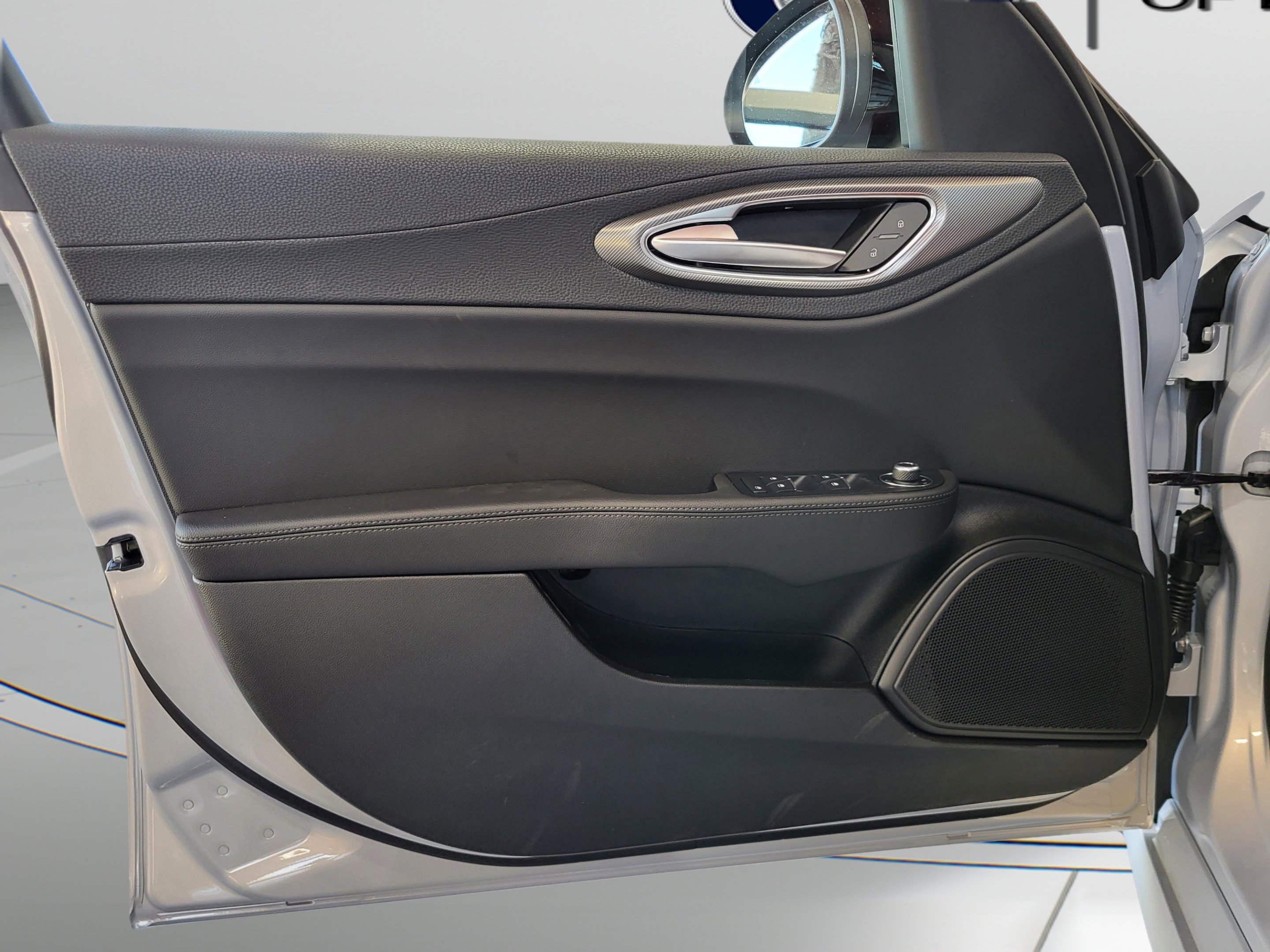 New 2025 Moonlight Gray Metallic Alfa Romeo  image 27