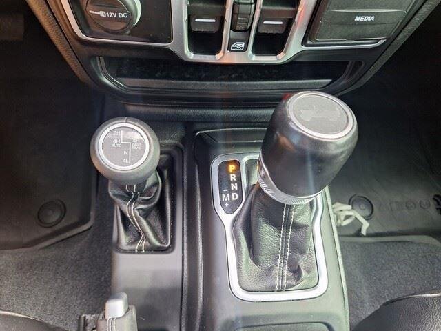 Used 2023 Bright White Clearcoat Jeep Sahara image 20