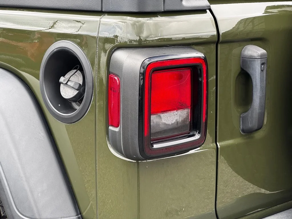 Used 2023 Green Jeep Sport S image 14