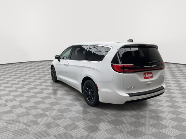 2025 Chrysler Pacifica Select - Photo 35