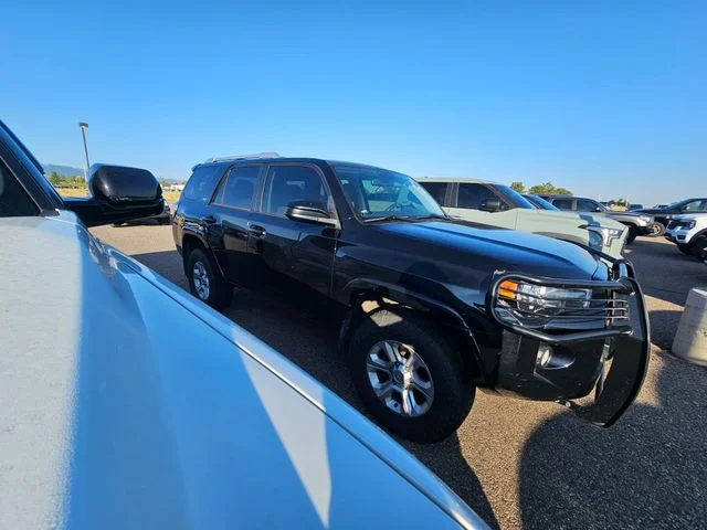 Used 2016 Midnight Black Metallic Toyota SR5 image 4