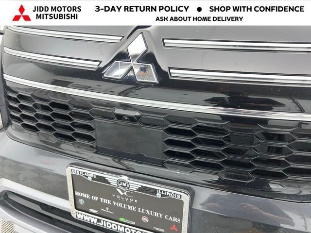 Used 2025 Moonstone Gray Metallic/Black Roof Mitsubishi SE image 53