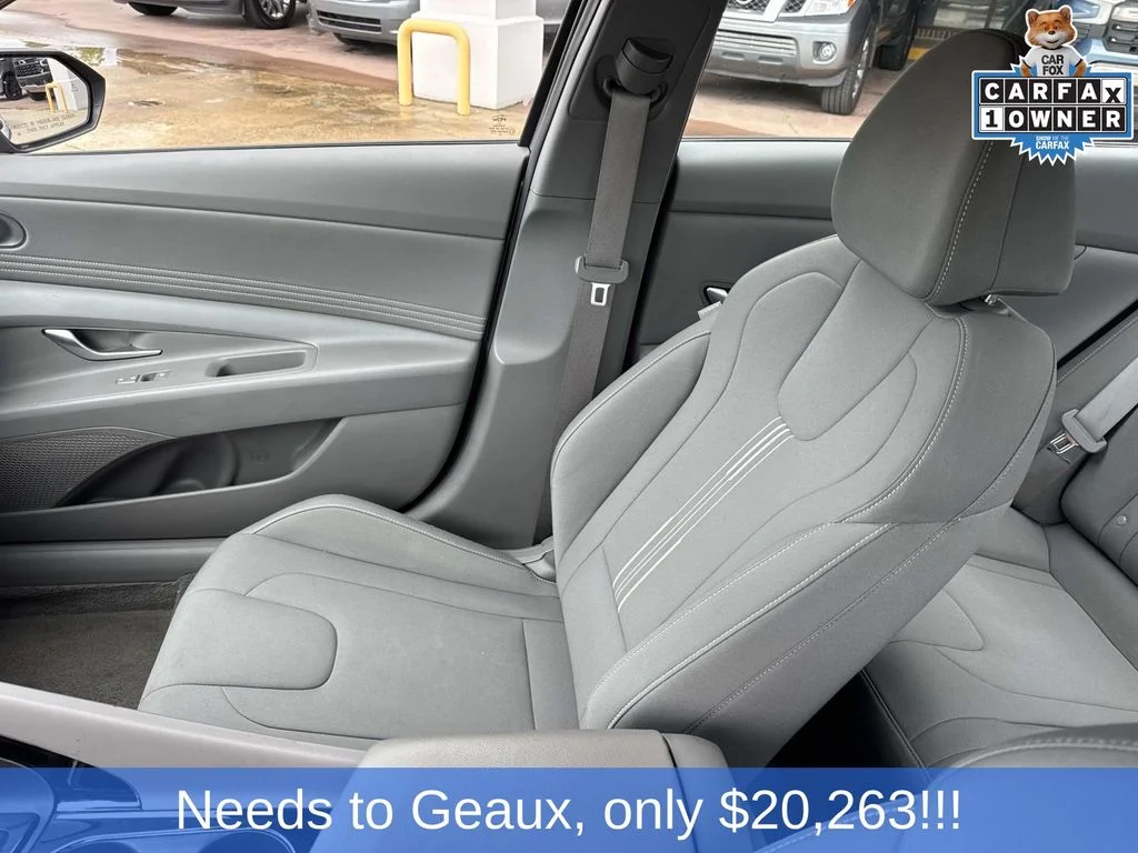 Used 2025 Silver Hyundai SEL Convenience image 33