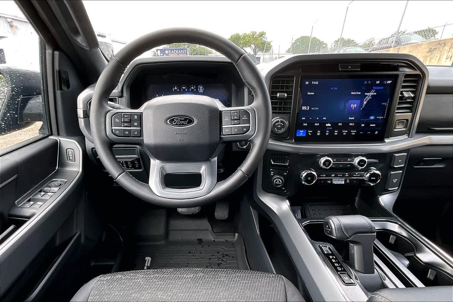 Used 2025 Agate Black Metallic Ford XLT image 9