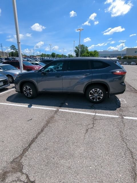 Used 2023 Gray Toyota XLE image 10