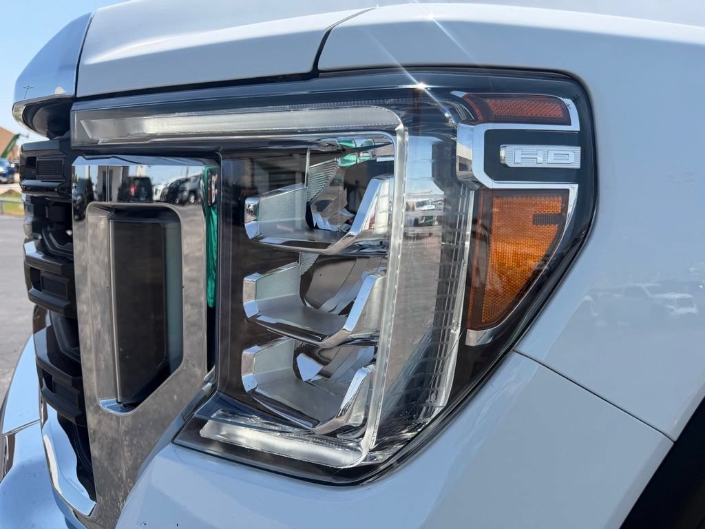 Used 2022 SUMMIT WHITE GMC Pro image 12