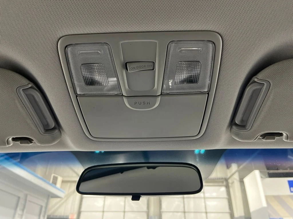 Used 2016 Silver Hyundai Base image 23