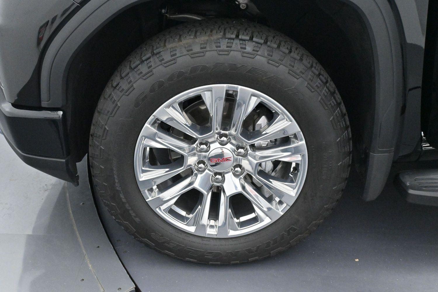Used 2025 Onyx Black GMC Denali image 40