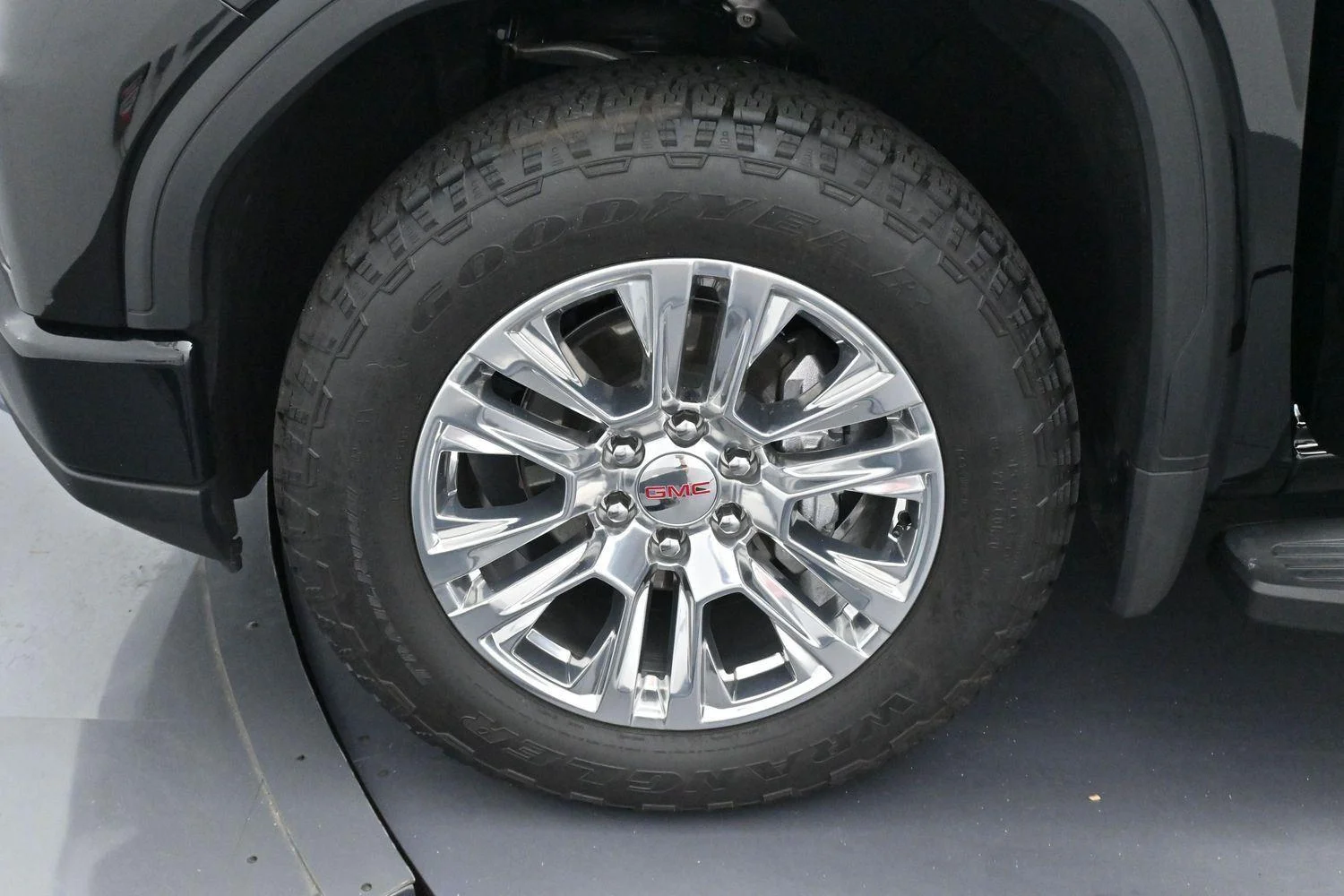 Used 2025 Onyx Black GMC Denali image 40
