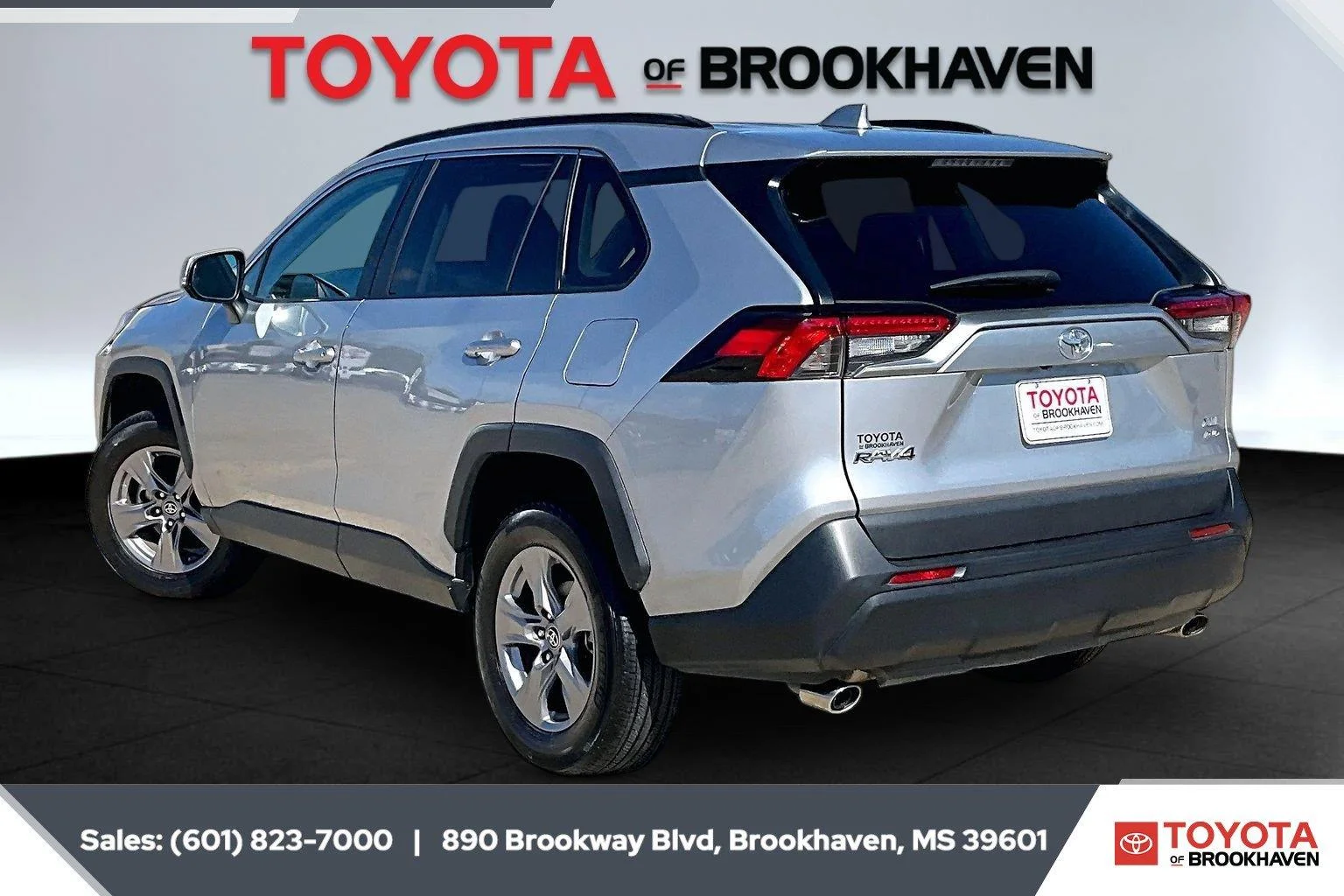 Used 2023 Silver Sky Metallic Toyota XLE image 2