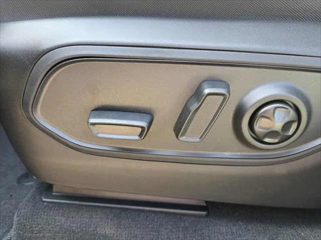 New 2027 High-Gloss Black Paint Jeep Limited image 18