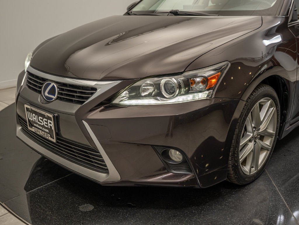 Used 2014 Pearl Lexus 200h image 3