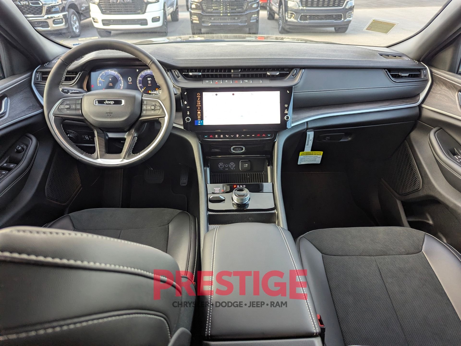 New 2026 Diamond Black Crystal Pearl-Coat Exterior Paint Jeep Altitude image 25