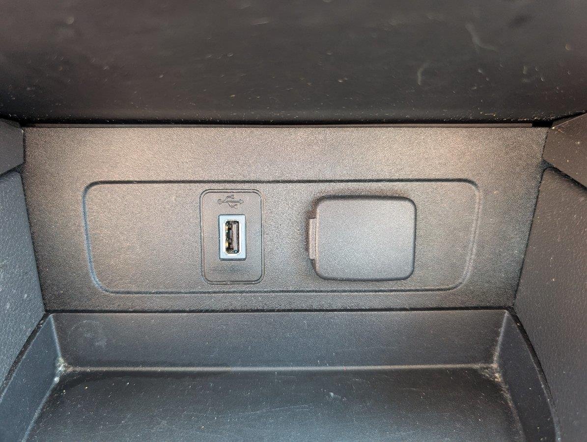 Used 2017 Ingot Silver Ford SE image 23