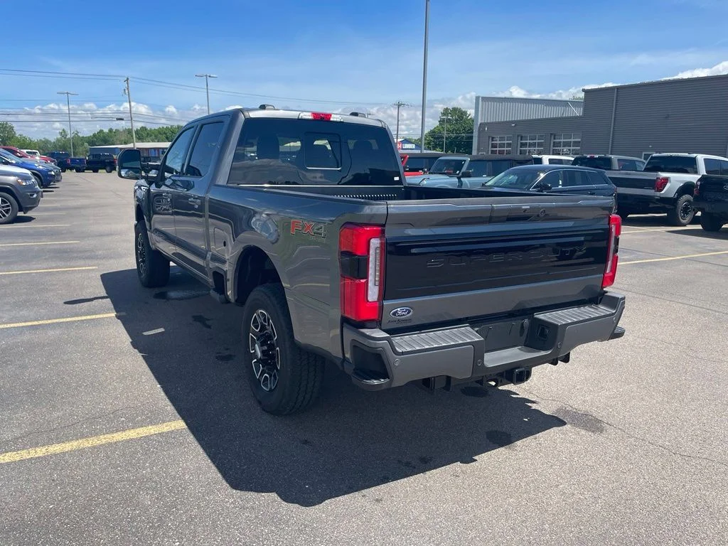 2025 Ford F-350 Super Duty Platinum - Photo 7