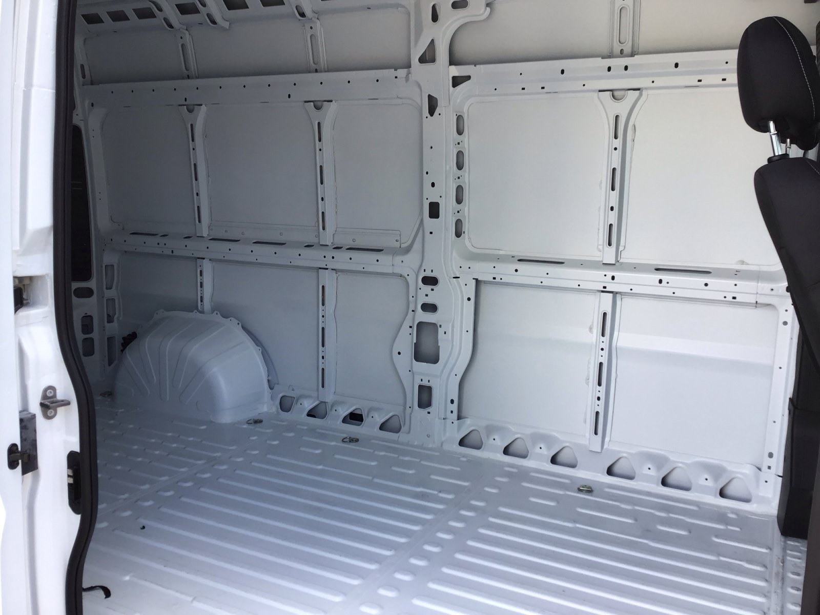 New 2026 Bright White Clearcoat RAM Tradesman image 22