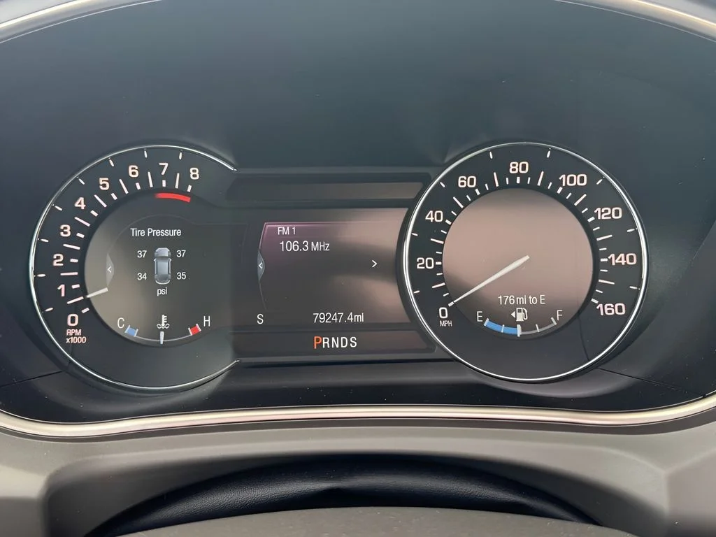 Used 2018 Red Lincoln Reserve image 18