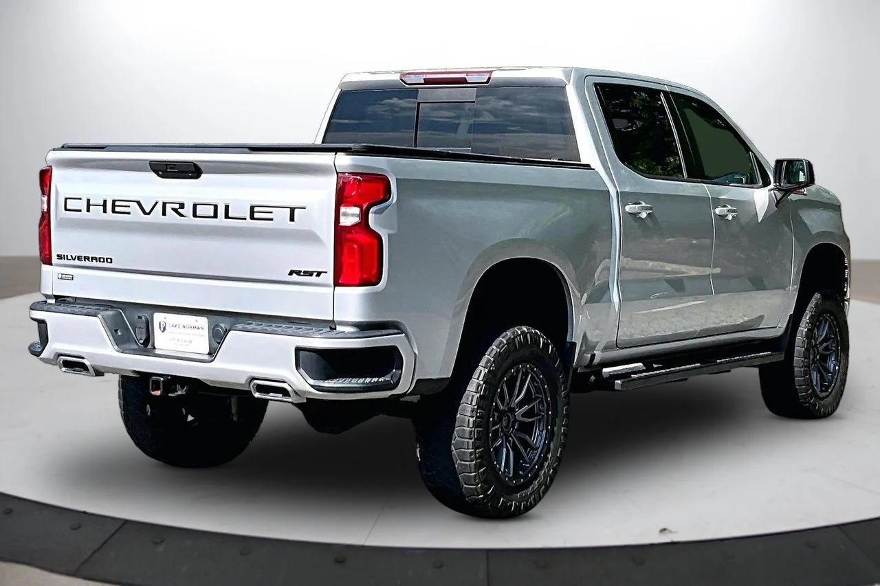 Used 2021 Silver Chevrolet RST image 9