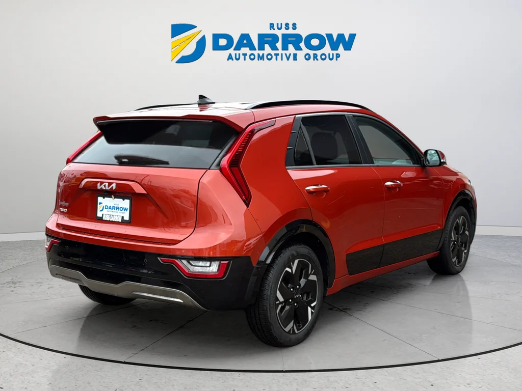 Used 2023 Red Kia Wave image 5