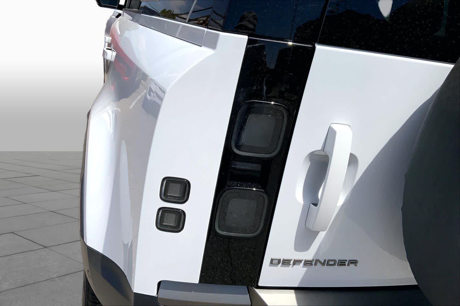 New 2026 Fuji White Land Rover S image 14